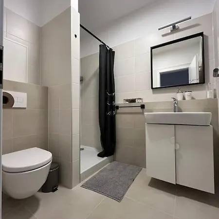 Small Cozy Apartment, Coffee And Parking Free Bratislava